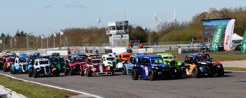 De mange Legends racere leverer spændende tæt ræs.
(Foto: Motorsporten.dk)